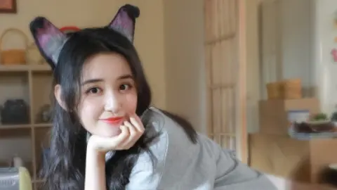 商场女子携刀游逛